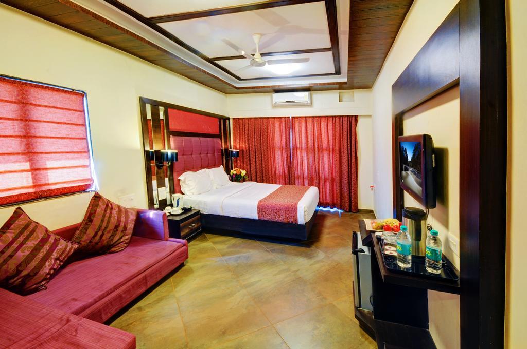 Resort De Crossroads Calangute Buitenkant foto