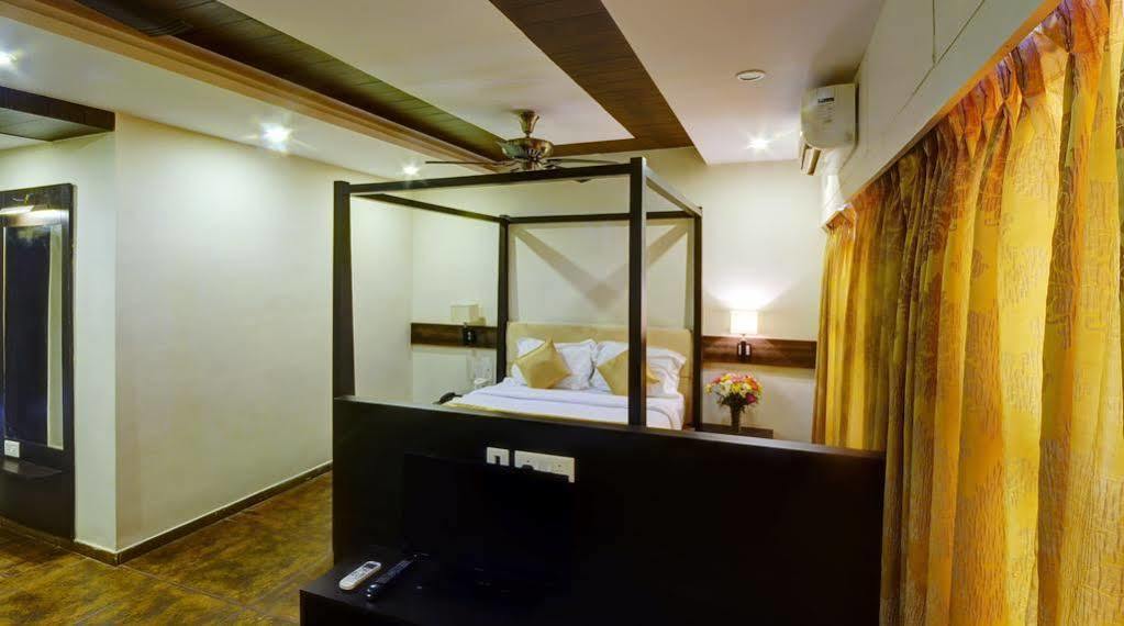 Resort De Crossroads Calangute Buitenkant foto