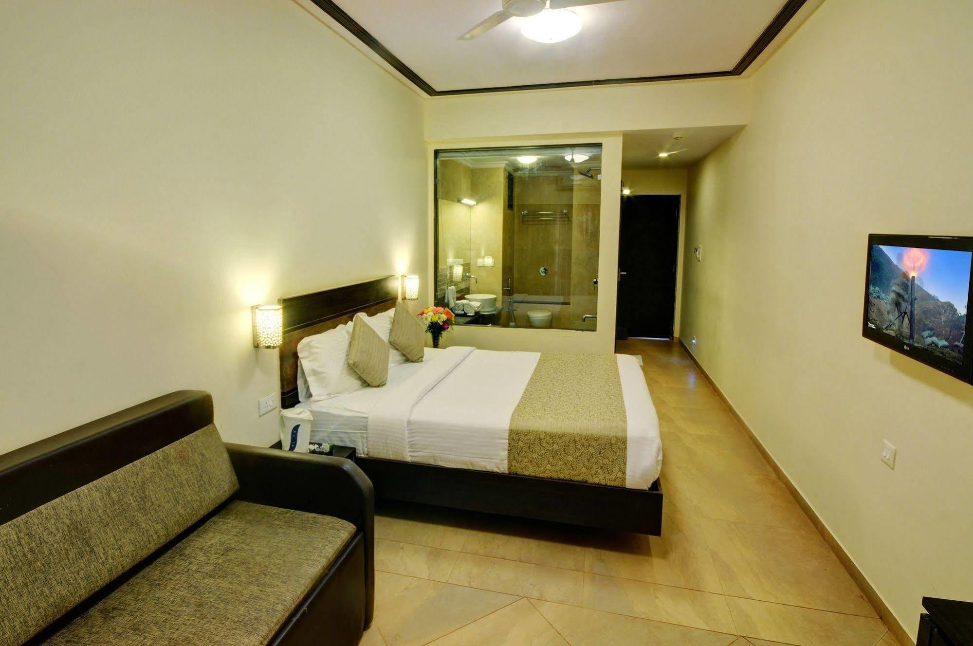 Resort De Crossroads Calangute Buitenkant foto